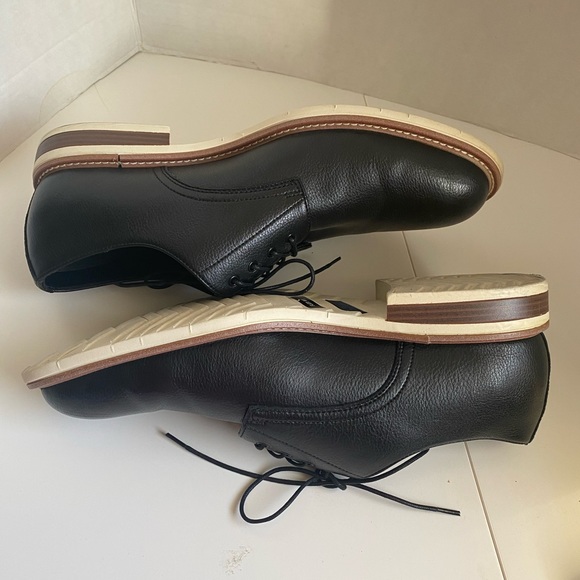 KENNETH COLE REACTION
Men's Black Vegan Leather
CLYDE FLEX LACE UP Size 12 - Picture 7 of 13